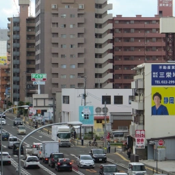 左奥に「てくて長町歯科」の看板、右に「静岡歯科」の看板